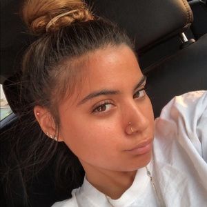 Meet your Posher, Desiree